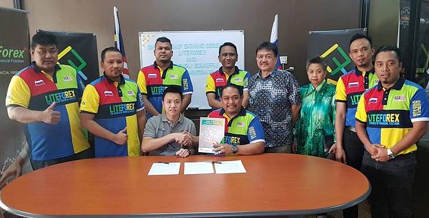 Click to Enlarge

Name: zulfadli_.jpg
Size: 124 KB