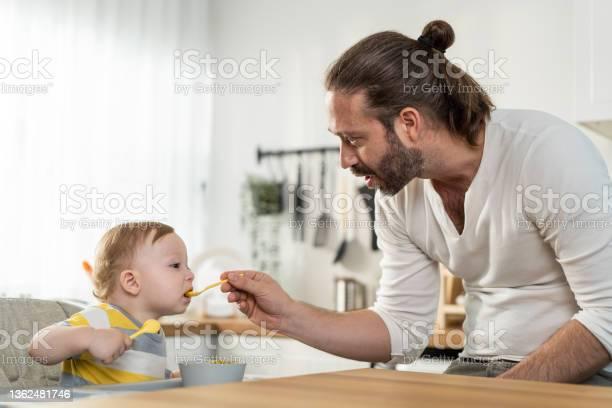 Click to Enlarge

Name: Spoon_Feding.jpg
Size: 29 KB