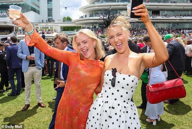 Click to Enlarge

Name: more melbourne cup revellers.jpg
Size: 138 KB
